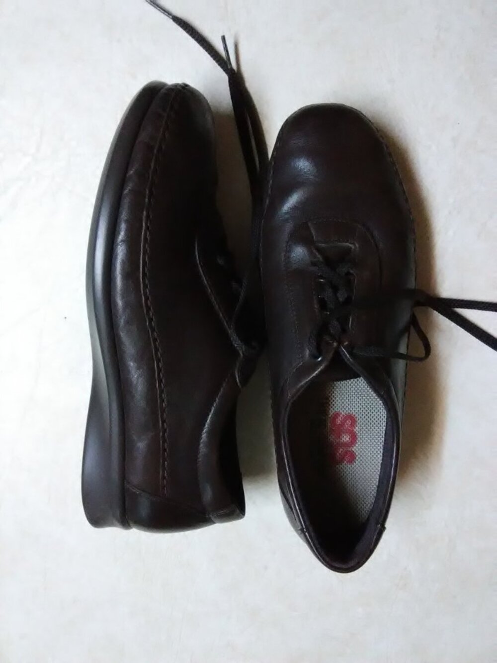 SAS brown traveler shoes - 9.5 M - medium width